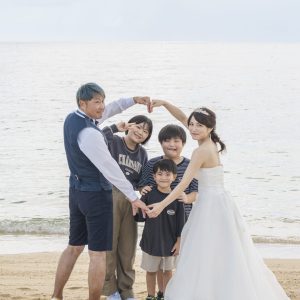 MARBLE RESORT WEDDING 沖縄　様にご当選の比嘉　慶太さんご家族